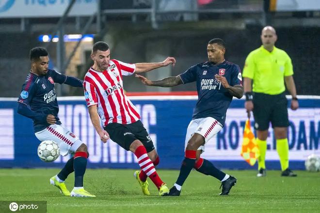 技和顽强的 技和顽强的