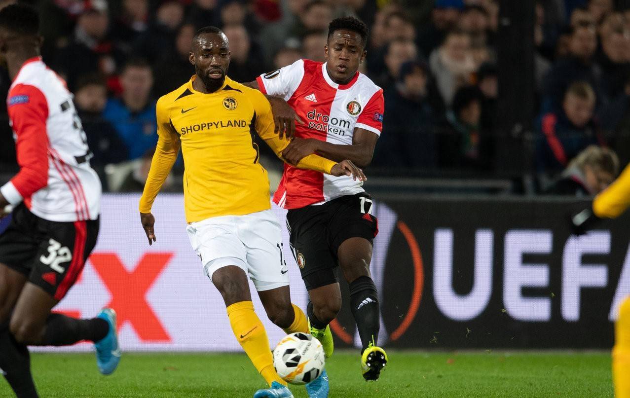 用短传配合 用短传配合